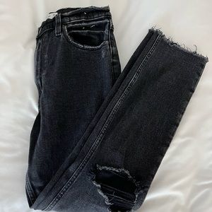 Abercrombie Ultra High Rise 90’s Straight Jean | Size 26R
